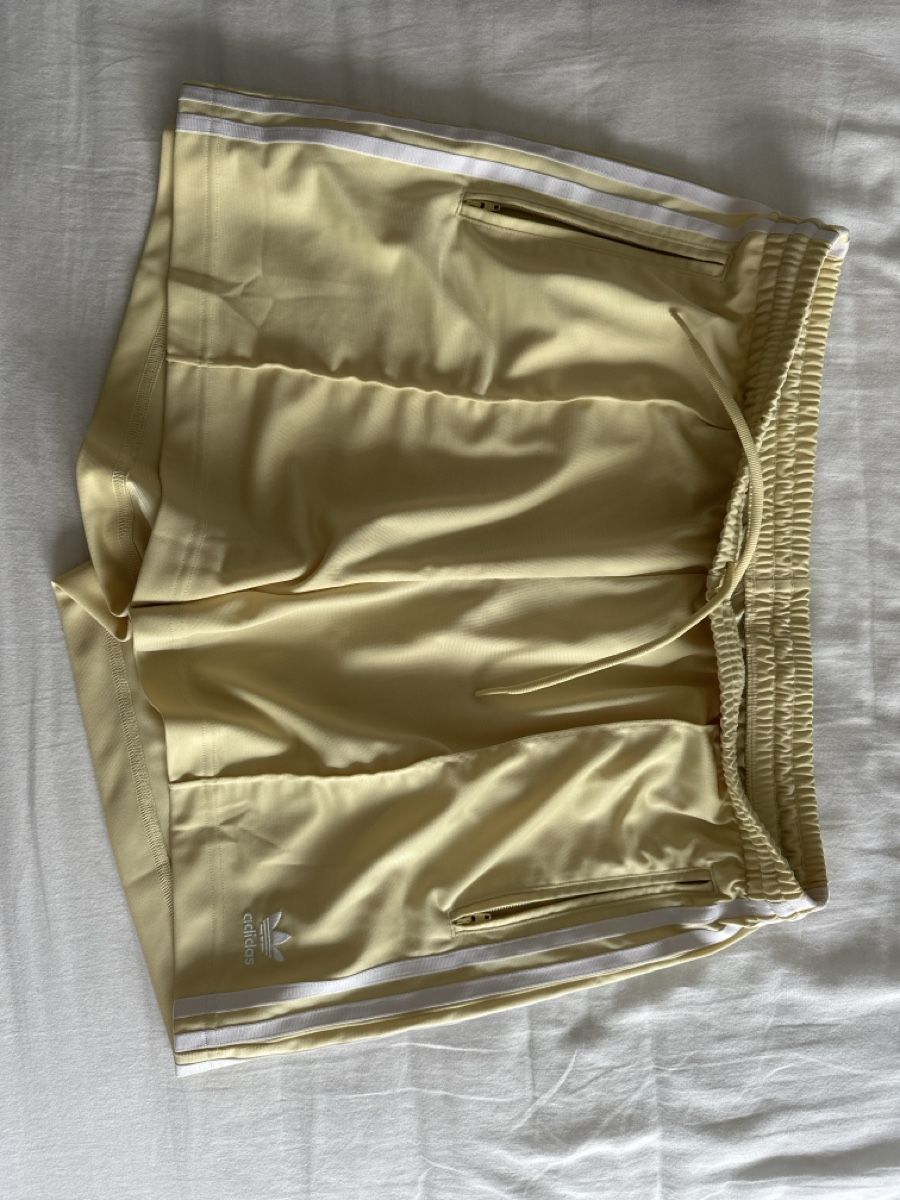 Adidas Hosen: Adidas Shorts – Gebraucht aus Goldach von mariarosapenasa