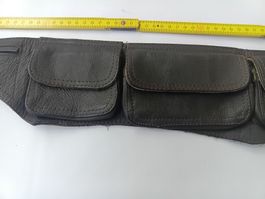 Gürteltasche Leder braun mit mehreren Taschen