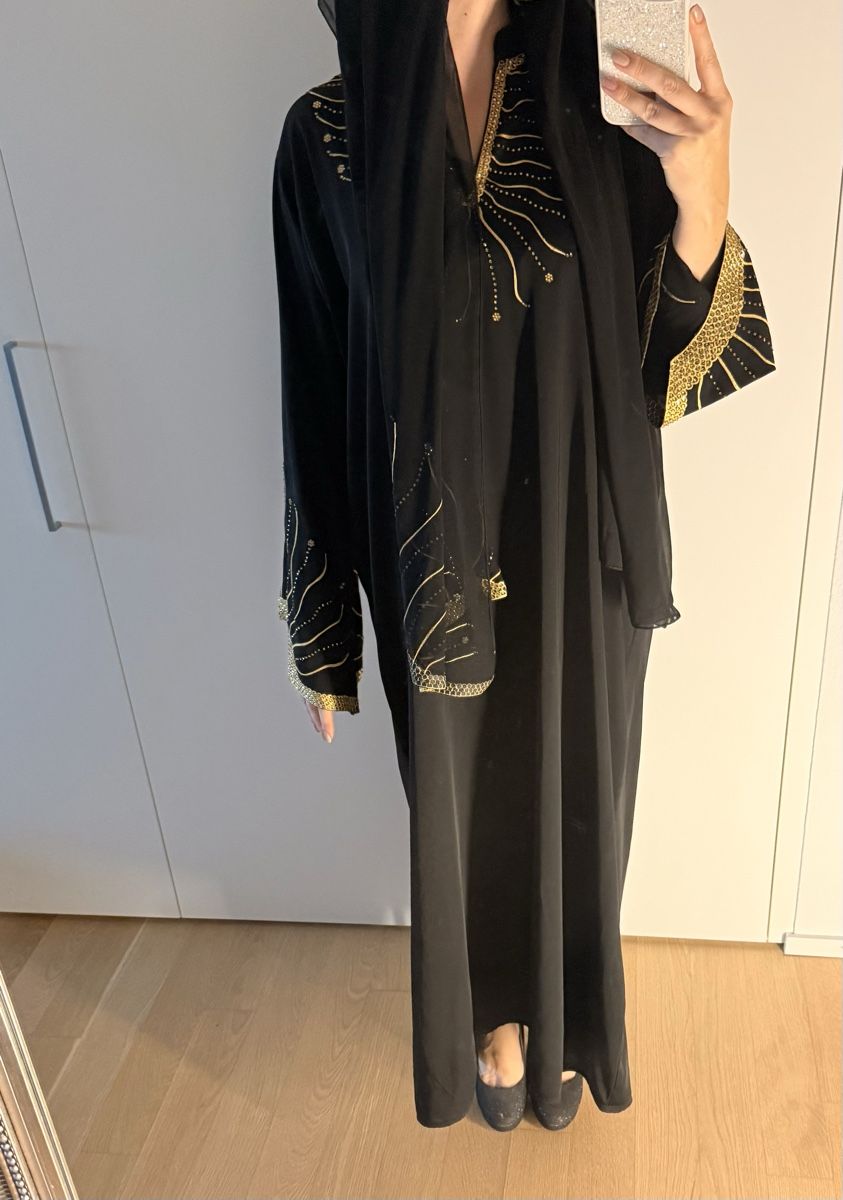 Vestiti: Schwarze Abaya kaftan mit Goldmuster neu 40 onesize – Nuovo (secondo la descrizione) da Staad SG venduto da Chirrari 2