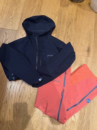 Pyua Skijacke und Skihose - Nachhaltiger Skidress