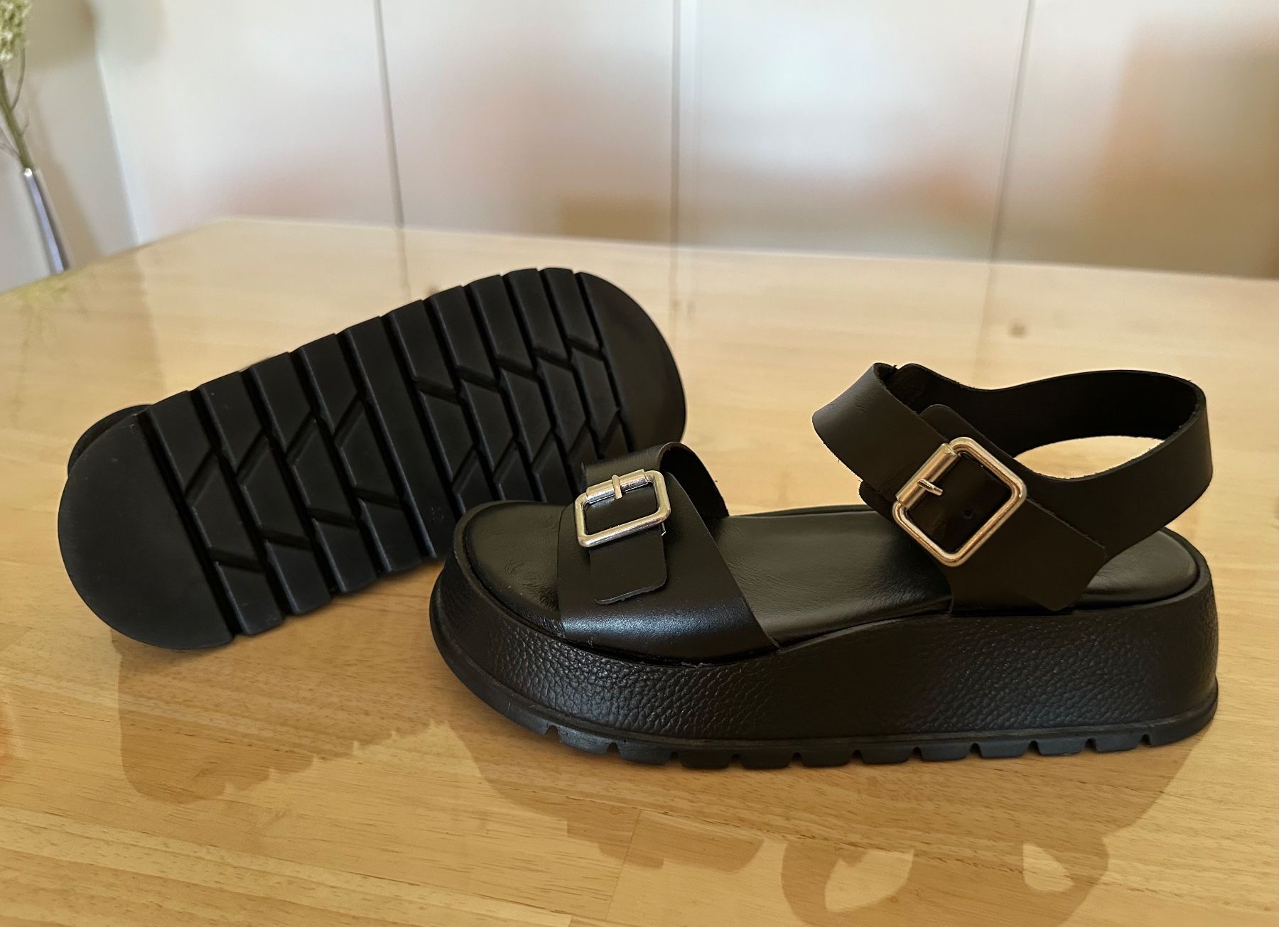 La Garçonne Scarpe da donna: Sandales plateforme La Garçonne, cuir noir – Nuovo (secondo la descrizione) da La Neuveville venduto da flodocha 4