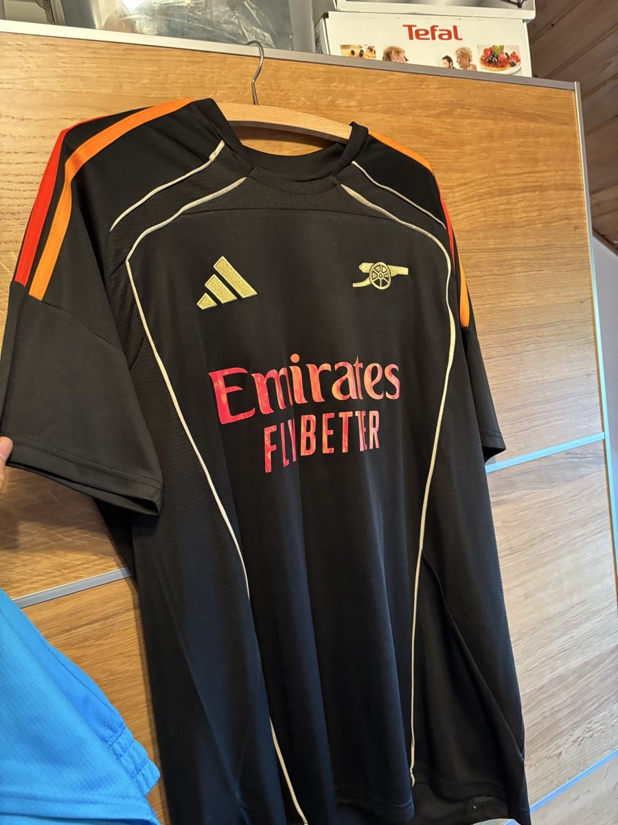 Maillots de corps & Pantalons: Maillot entraînement Arsenal – D'occasion à Genolier par Arnaud-1196