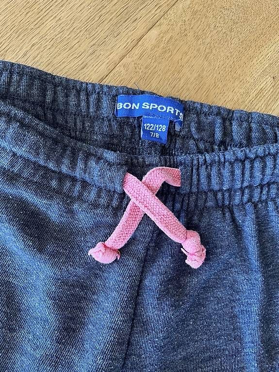 Pantaloni: Trainerhosen Mädchen Gr.122/128 – Usato da Oberkirch LU venduto da ocki 1