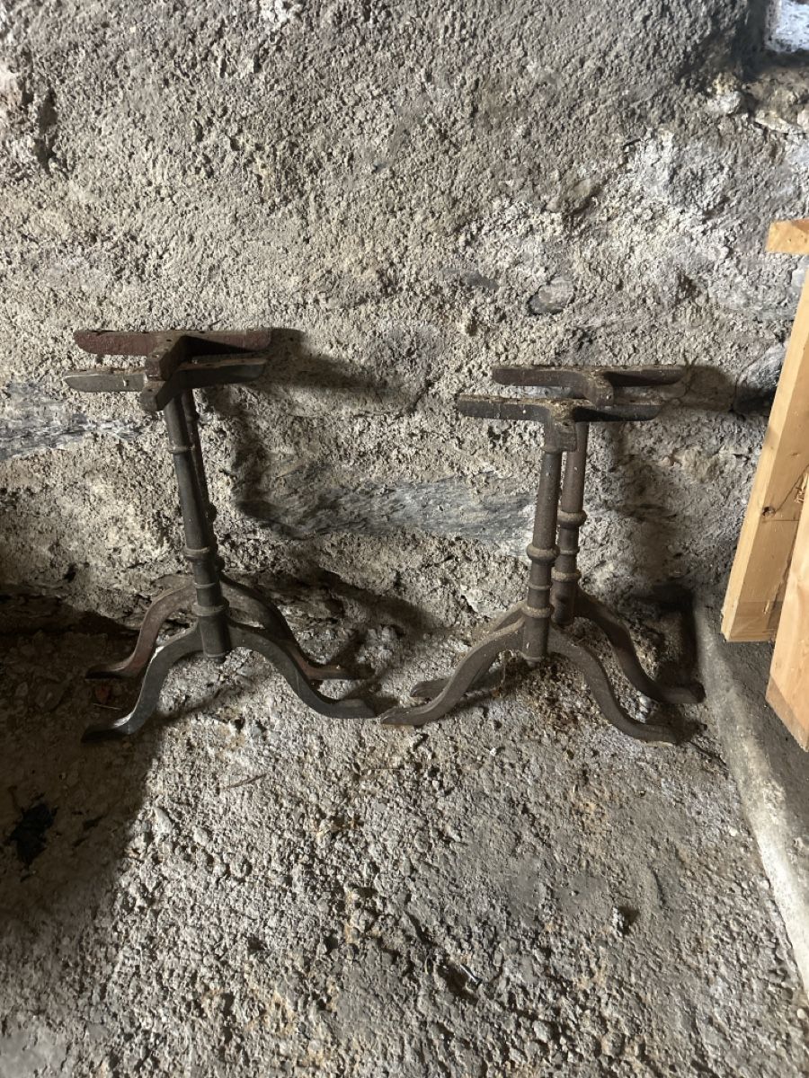 Altri mobili d'antiquariato: Horgen glarus tisch füsse – Usato da Salouf venduto da Holzbub