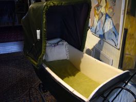 ***  Antiker Kinderwagen um 1920  ***
