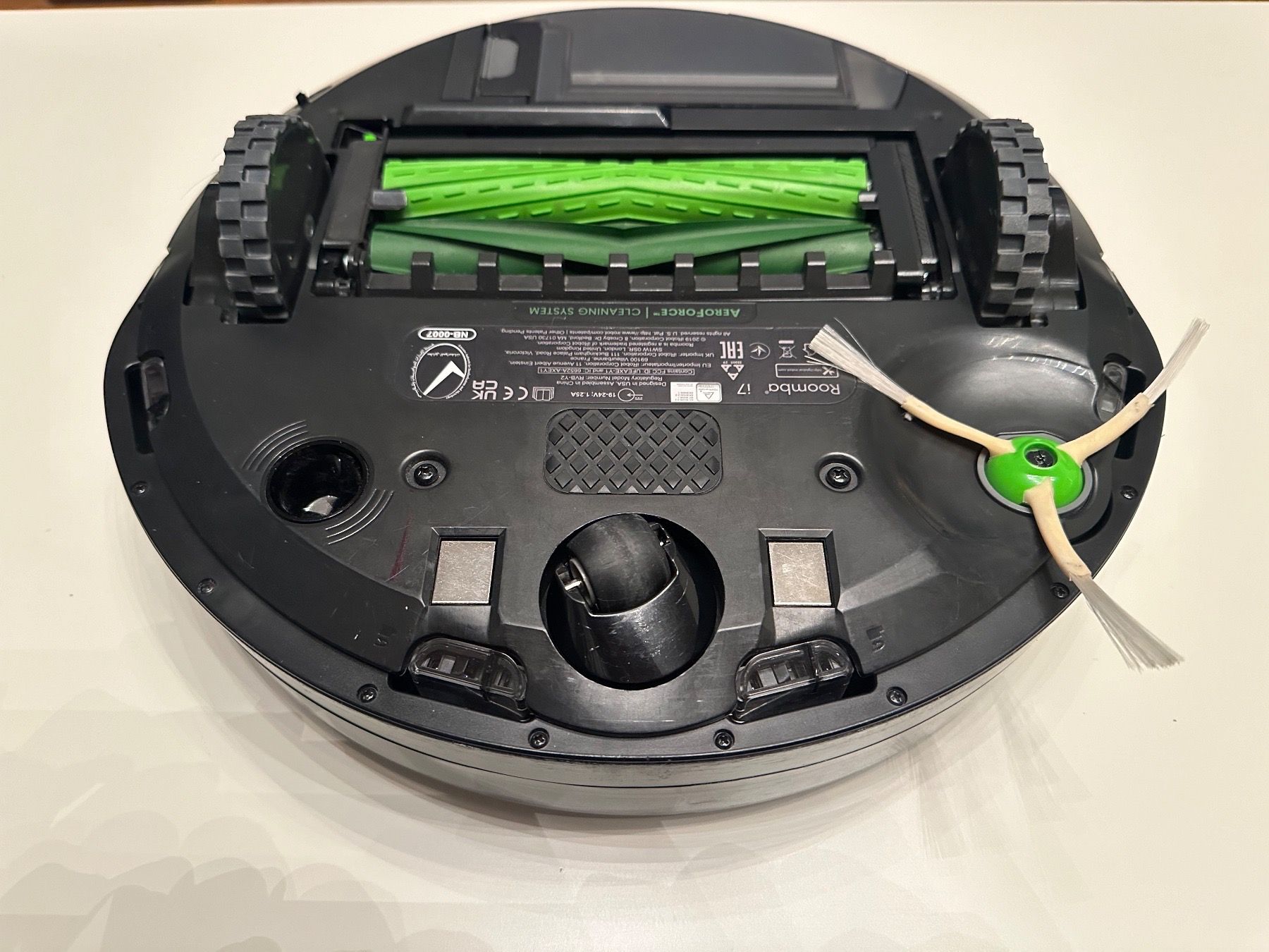 Irobot Staubsauger & Zubehör: IRobot Roomba I7 – Gebraucht aus Luzern von  7