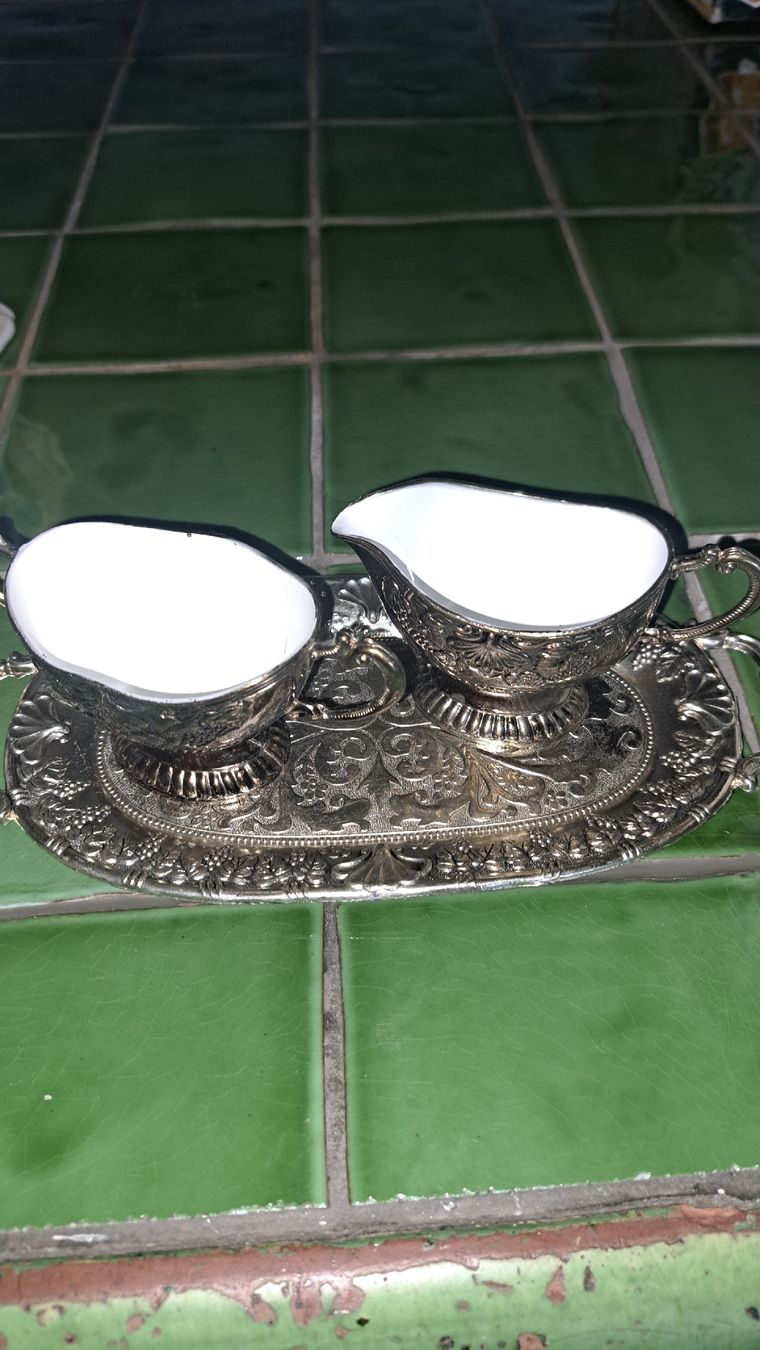 Set di piatti: Antikes Zucker und Milch Set, Metalltablett, emailliert  – Usato da Kölliken venduto da Upcycling-by-Mc-TAM 2
