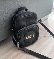 Gucci - kleine Messenger Bag mit GG Monogramm, schwarz