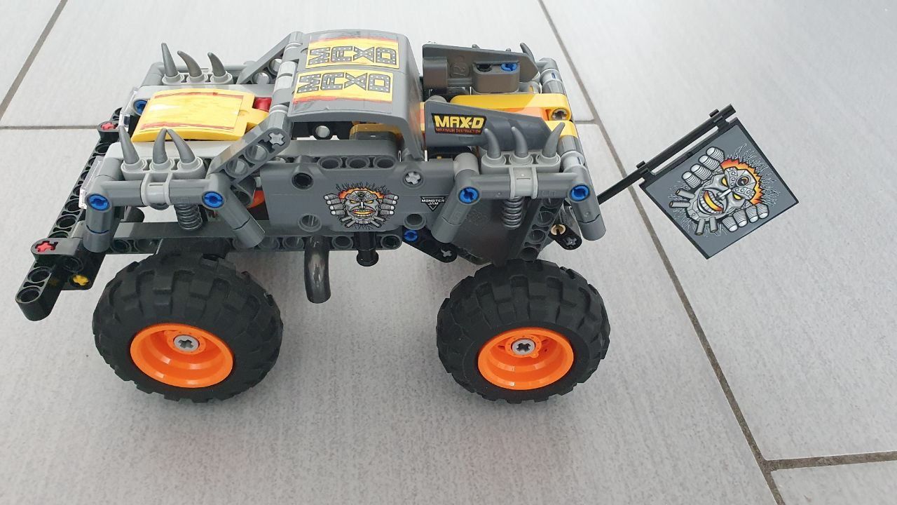 Lego Giocattoli: Lego Technic Monstertruck 42119 – Usato da Volketswil venduto da kat_jj9c