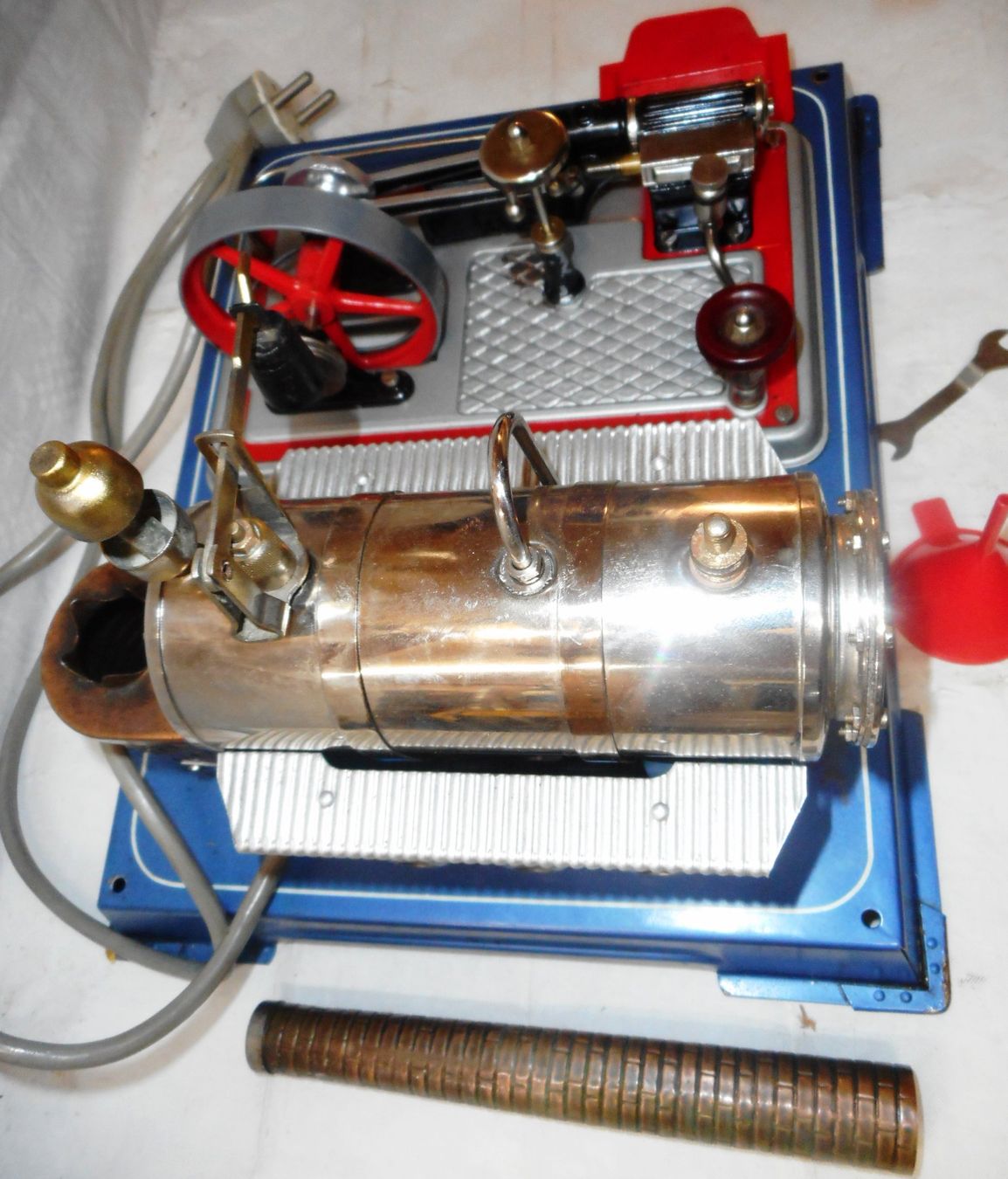 Wilesco Kit di modellismo & Modellini statici: Dampfmaschine Wilesco D16el – Usato da Hefenhofen venduto da Osstschweiz 2