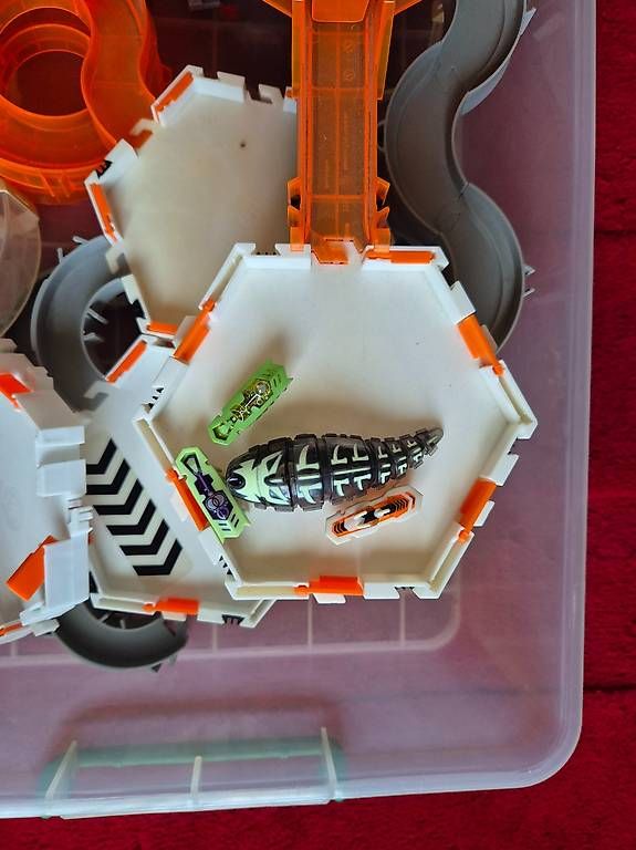 Spielzeuge: HEXBUG Nano   Circuit modulable + Collection de robots – Gebraucht aus Oulens-Echallens von car_95c8 1