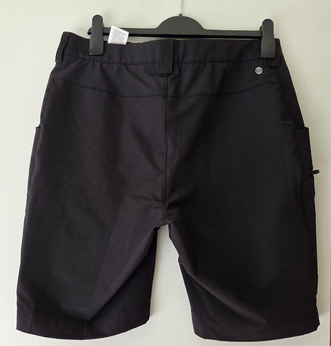 Adidas Pantaloni: Adidas Herren Shorts schwarz Gr. 52 – Nuovo (secondo la descrizione) da Engelberg venduto da ben_w6lm 1