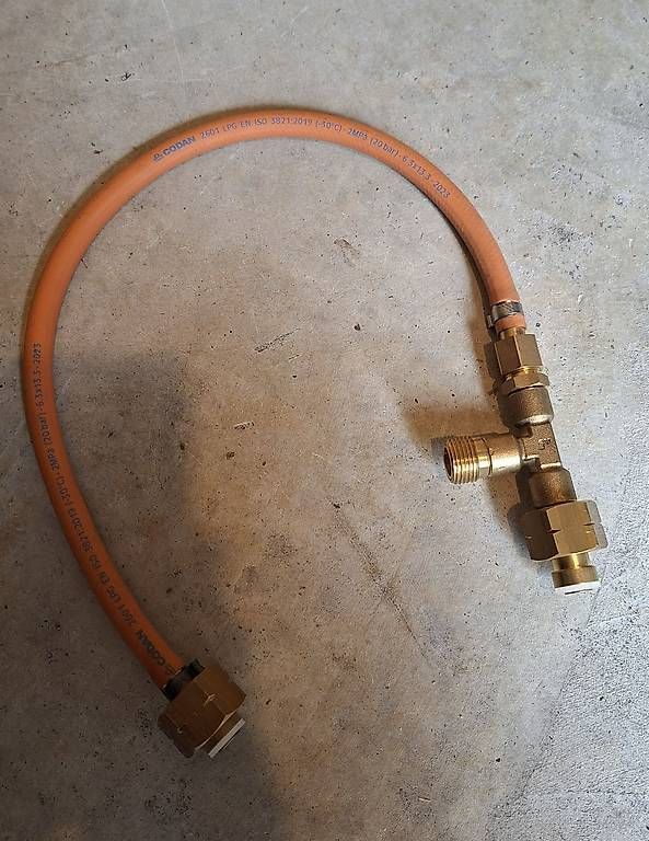 Apparecchiature e tecnologia a gas: Gasflaschen Y-Stück – Nuovo e nell'imballaggio originale da Altdorf UR venduto da Muckduck 1
