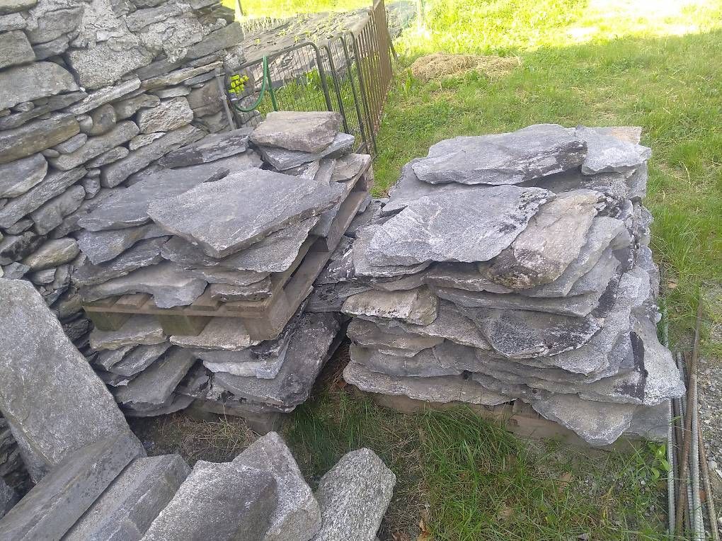 Rivestimenti per pavimenti: Vendo 3 palette di piode vecchie  da tetto – Usato da Cevio venduto da lulina