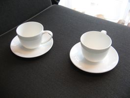 2 kleine weisse Espresso Tassen