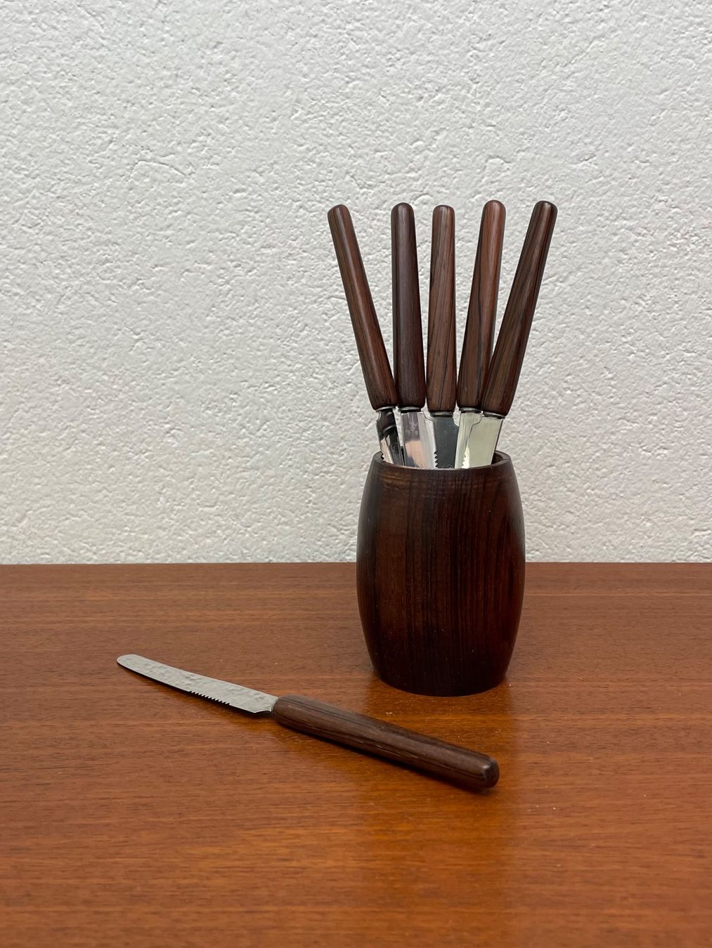 Solingen Set di posate: Vintage Buttermesser Set Palisander mit Halter Messer Set – Usato da Zürich venduto da Vintagewiesel
