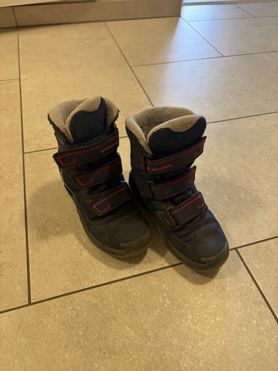 Lowa Scarpe per ragazze: Lowa Winterschuh grösse 31 – Usato da Schlossrued venduto da Spurti