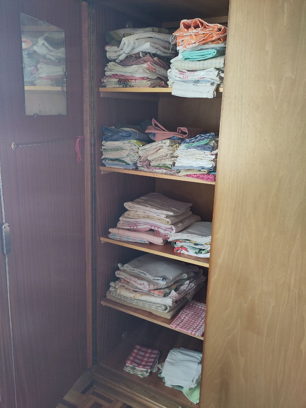 Armadi: alter Kleiderschrank, 3-flüglig – Usato da Derendingen venduto da Biberister 2