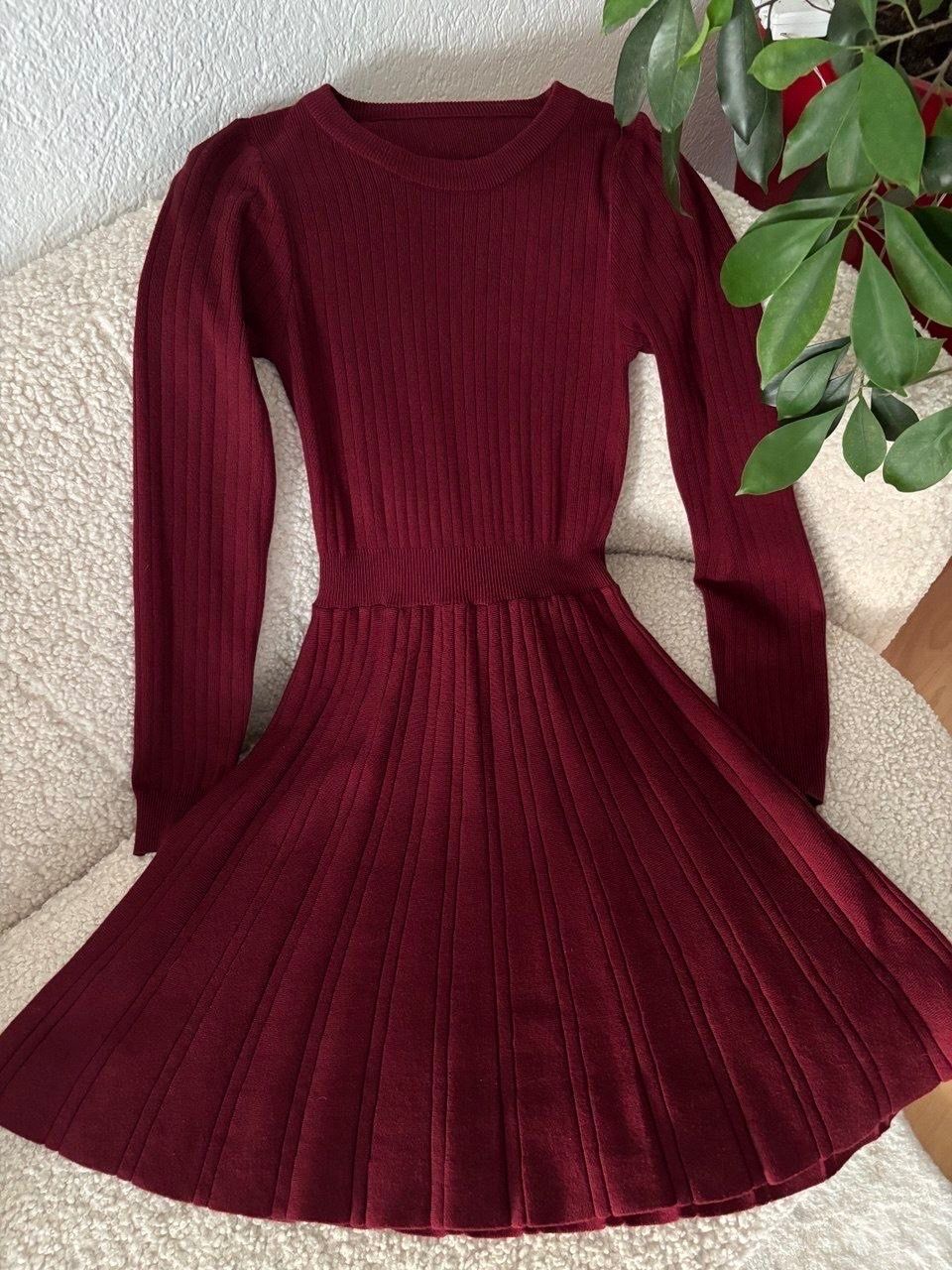 Robes: Kleid – Neuf (Voir description) à Bern par ViksiBash
