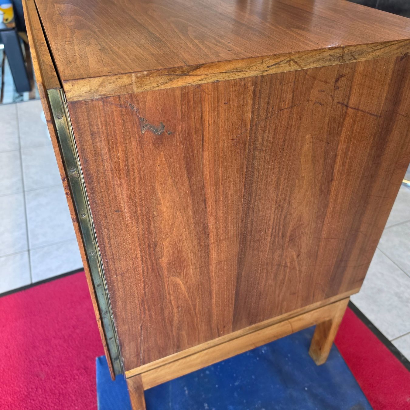 Kommoden: 1960 Sideboard Dresser Holzkommode Vintage Nussholz Kommode – Gebraucht aus Nottwil von Wondewa-Shop 6