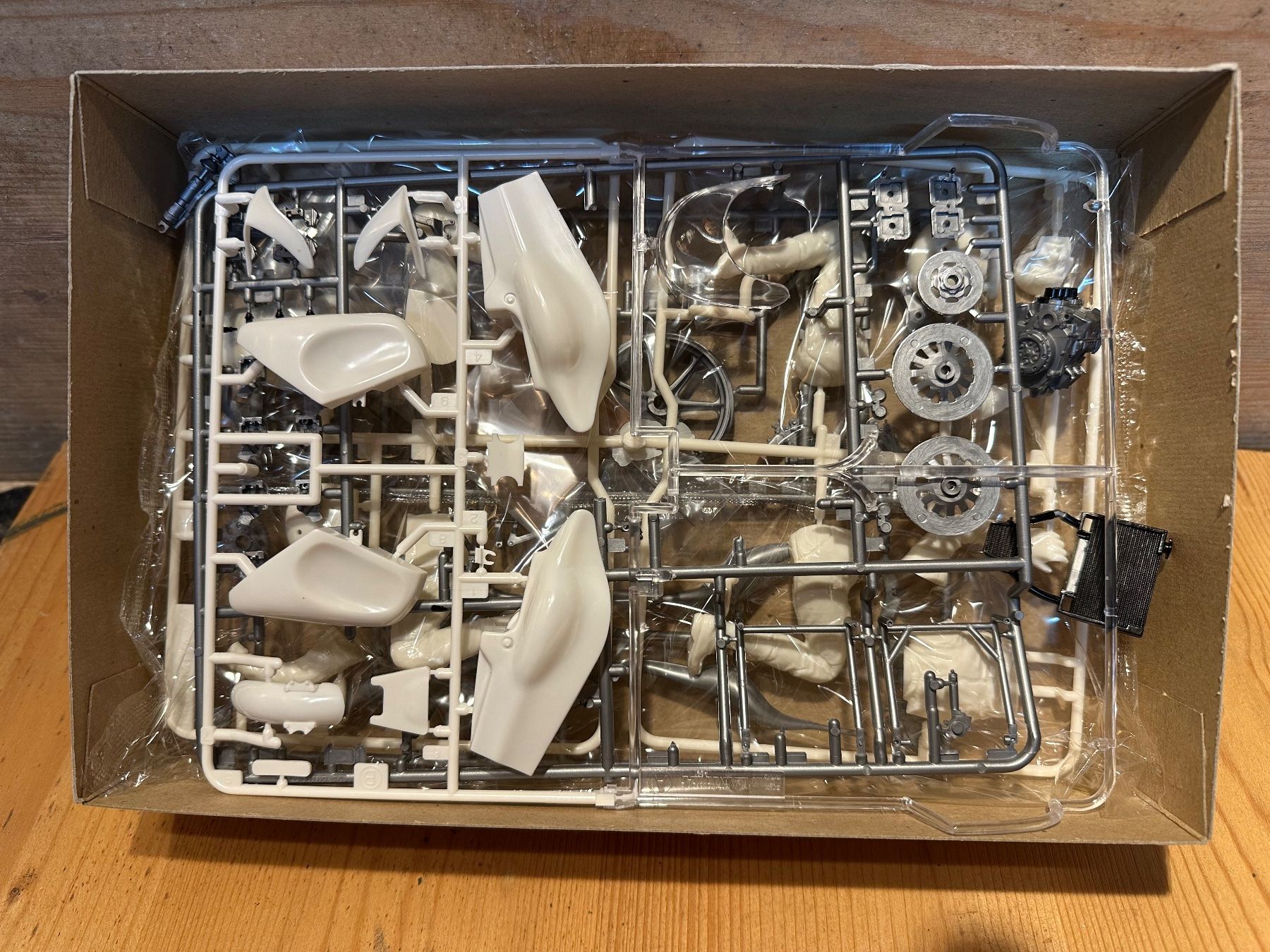Tamiya Kit di modellismo & Modellini statici: Tamiya Yamaha YZR 1:12 – Nuovo e nell'imballaggio originale da Sax venduto da SaxB 1