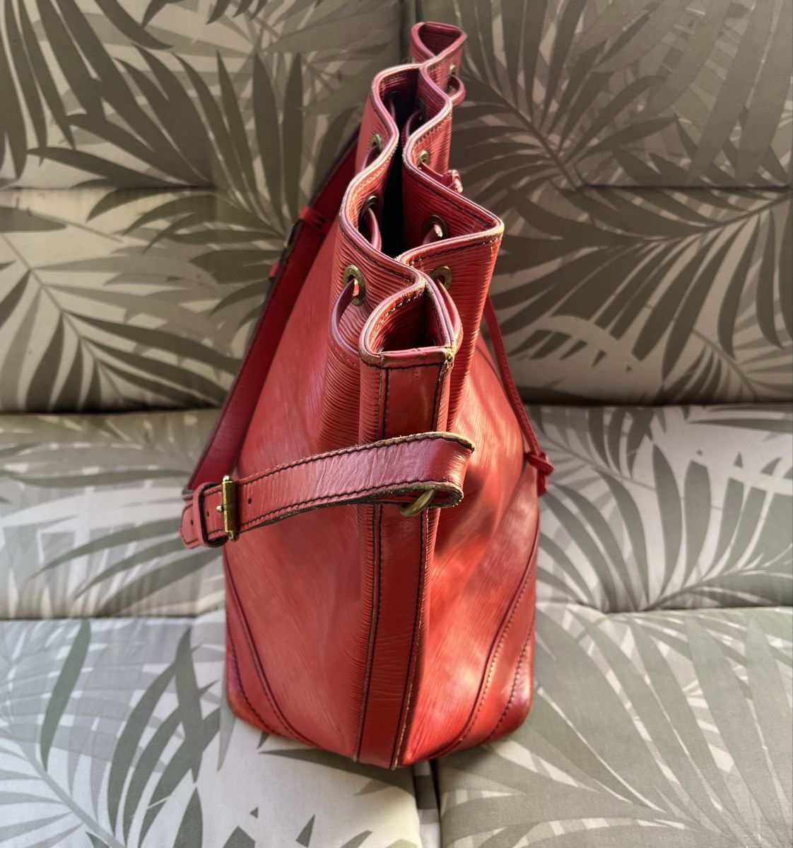 Louis Vuitton Borse da donna: Sac Noé Louis Vuitton rouge  – Usato da Lutry venduto da tat_2zxq 4