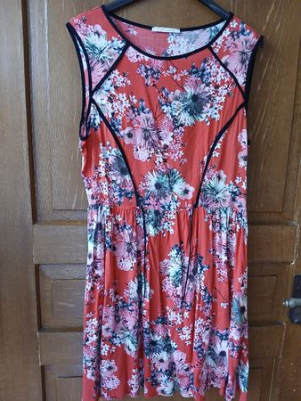 Pieces Sommerkleid rot Blumenmuster Gr. 38/40
