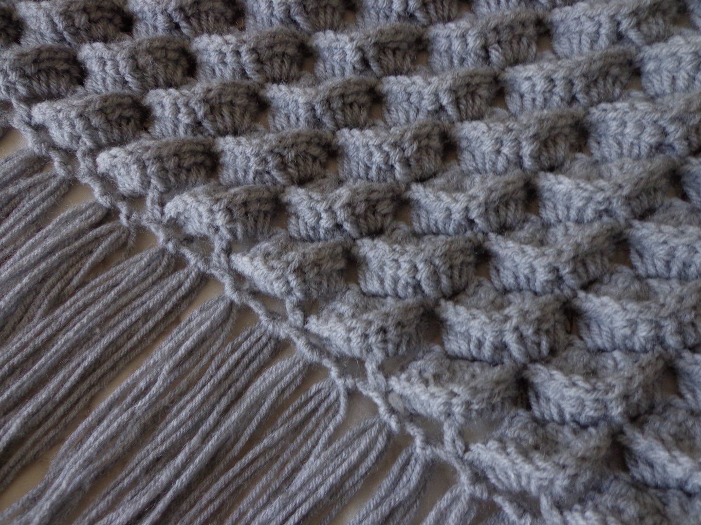 Foulard & Sciarpe: SCHULTERTUCH IN 3D GEHÄKELT – Nuovo (secondo la descrizione) da Kreuzlingen venduto da Ylay 2