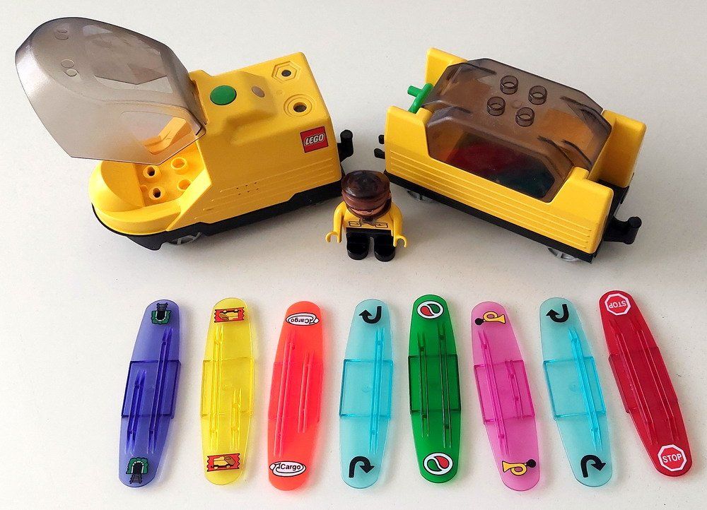 Duplo Spielzeuge: 8 DUPLO Intelli Codesteine / 1 Lok mit Anhänger – Gebraucht aus Uitikon Waldegg von  1