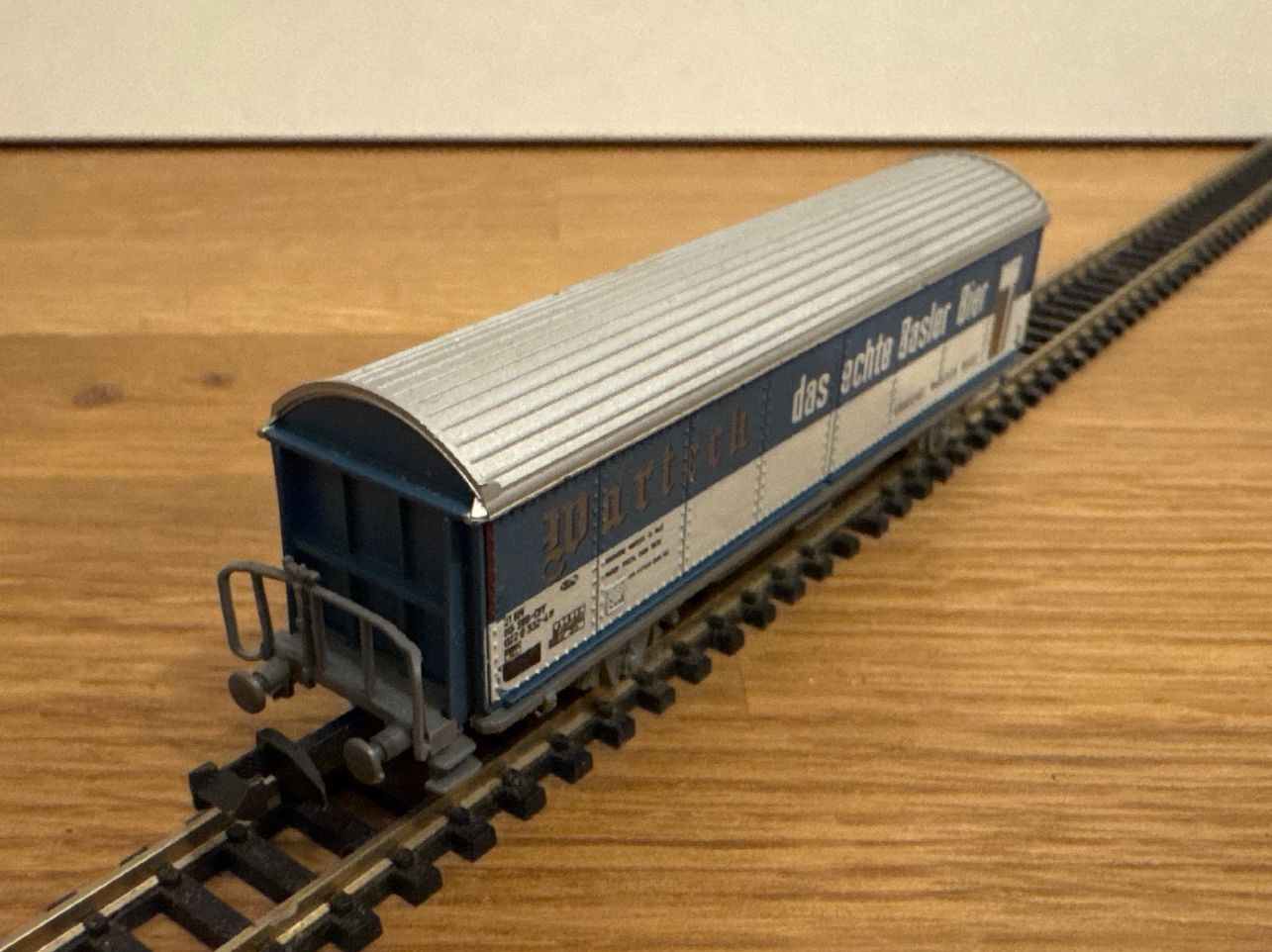 Roco Modellini di ferrovie: Roco SBB Güterwagen "WARTECK BIER" – Nuovo (secondo la descrizione) da Schlierbach venduto da Look8 2