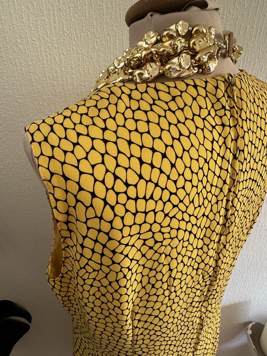 Vestiti: Robe jaune sans manches imprimé serpent taille 40 42 – Usato da Châtelaine venduto da Alexandra.jankowski 3