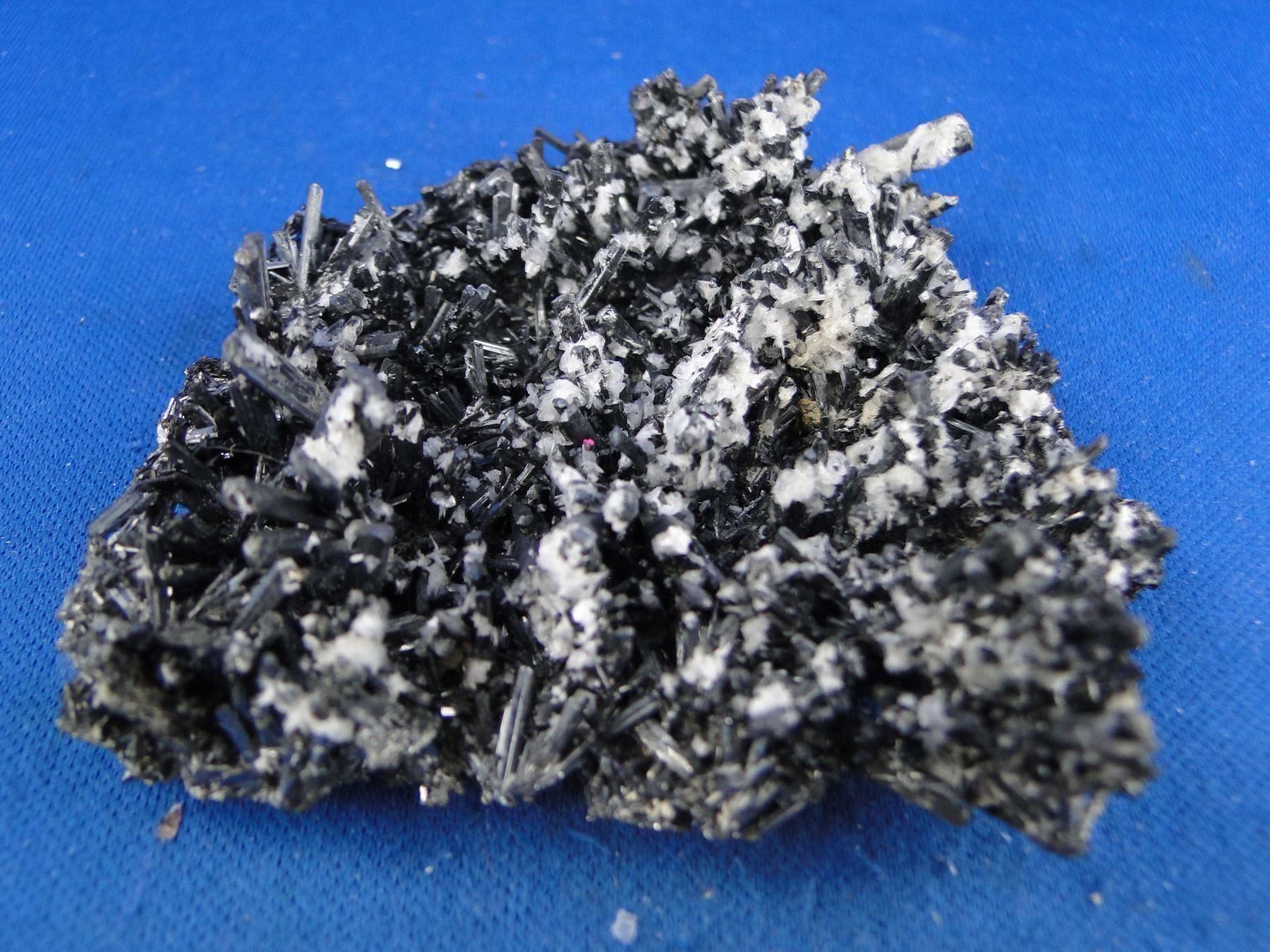 Mineralien & Heilsteine: Stibnit mit Baryt – Gebraucht aus Schinznach Bad von Demerald