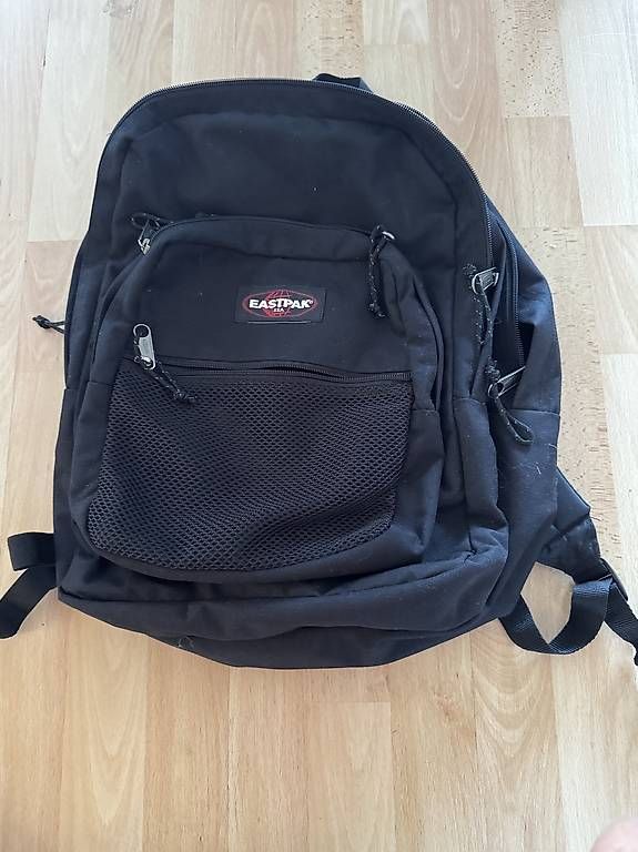 Zaini: Eastpak Rucksack schwarz – Usato da Hütten venduto da bri_kkp6