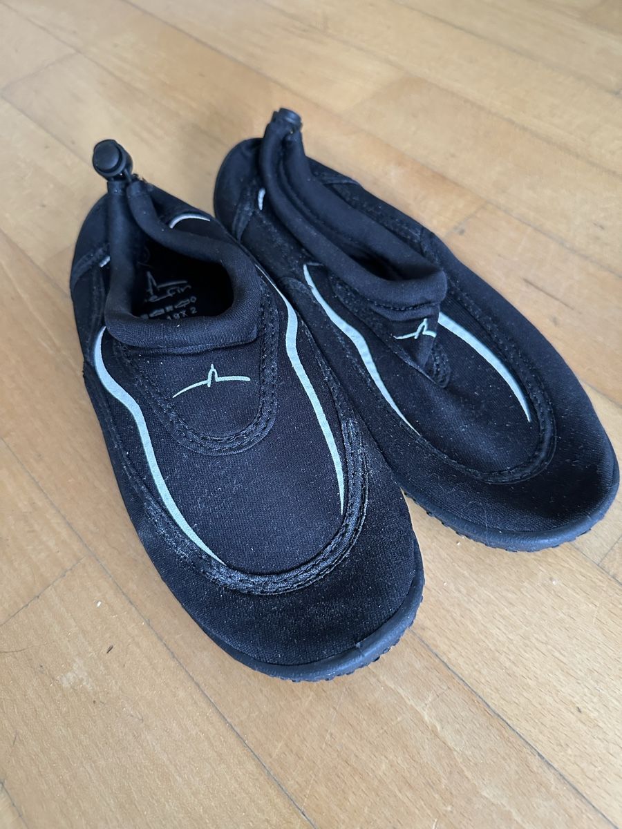 Scarpe per ragazzi: Badeschuhe Gr. 36 – Usato da Weinfelden venduto da Kud