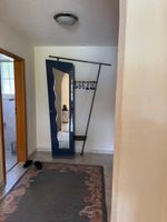 Garderobe mit Spiegel, Tablaren & Kleiderstange zu verkaufen