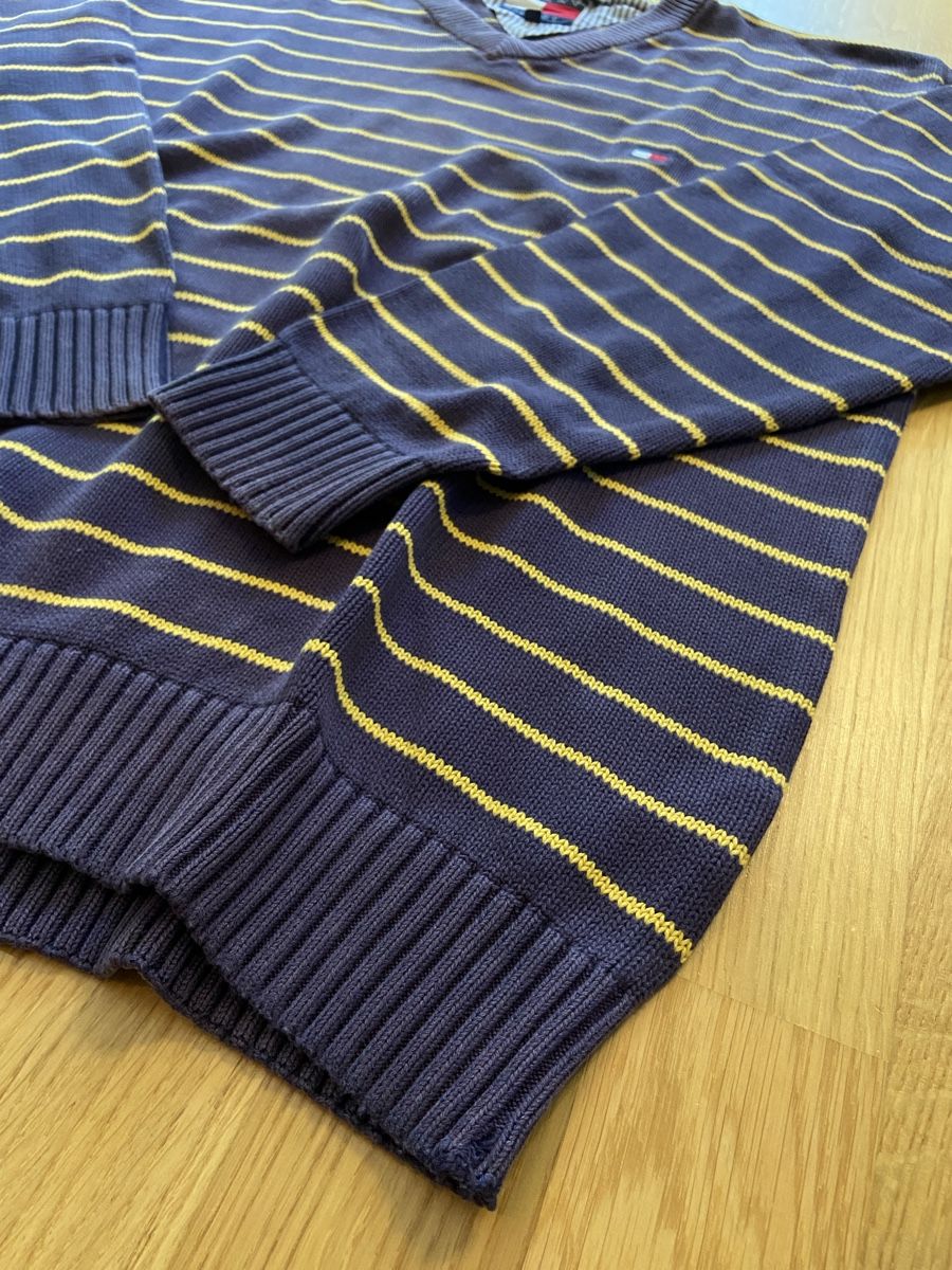 Tommy Hilfiger Maglioni & Felpe: Tommy Hilfiger gestreifter V-Neck – Usato da Schaffhausen venduto da golazo_vines 3