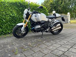 BMW R Nine T mit Anbauten und Zubehör