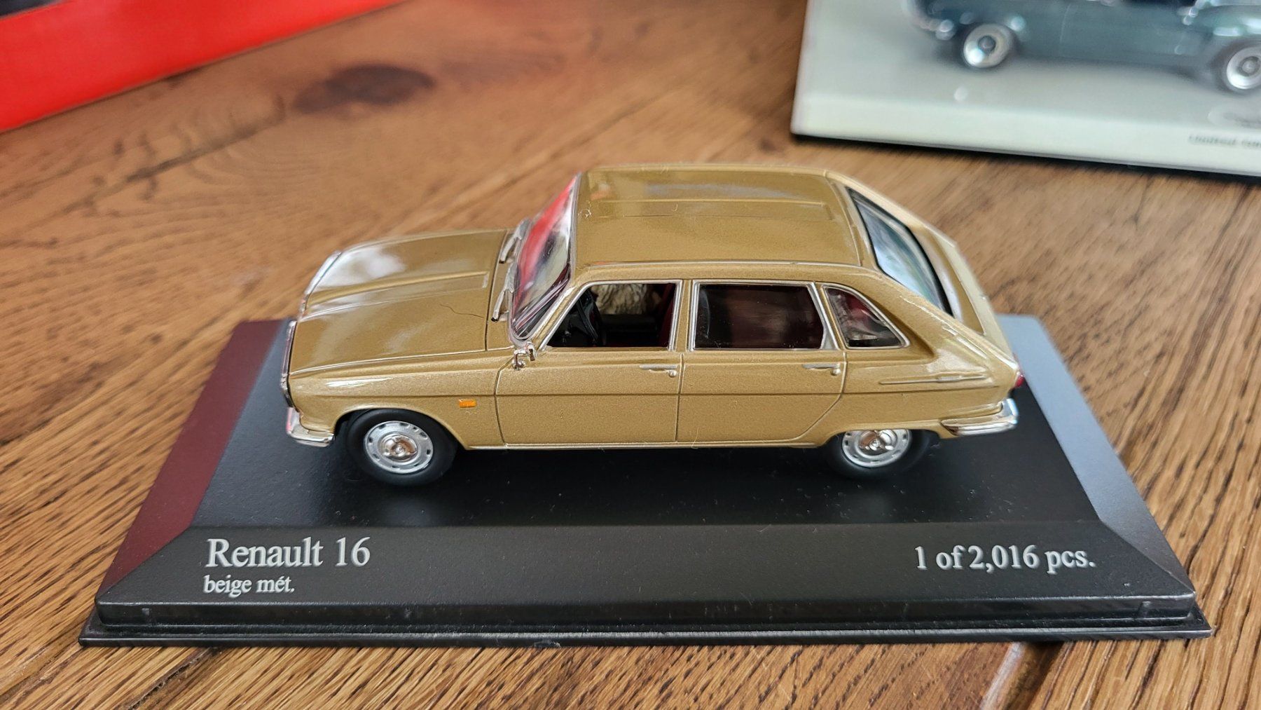 Minichamps Modellini d'auto: Renault 16 mit Hund 1:43 Minichamps – Usato da Rothrist venduto da Juana5