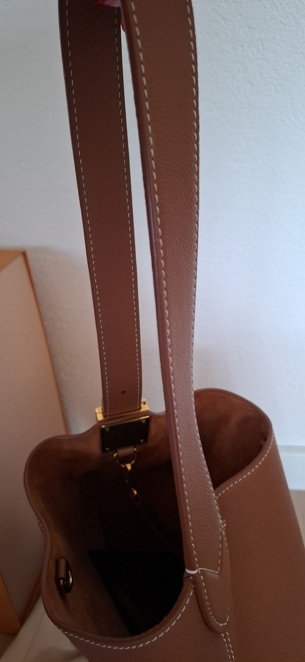 Louis Vuitton Sacs femmes: Louis Vuitton Low Key Hobo PM Cognac - wie neu – D'occasion à Triesen par Oskidi20 7