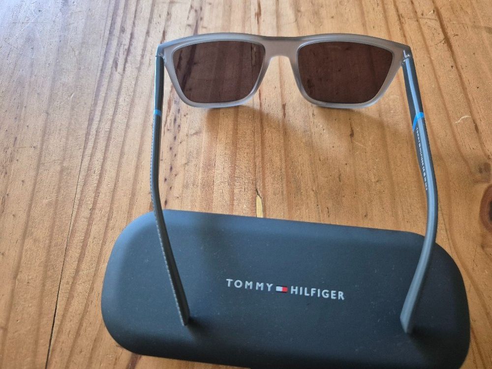Tommy Hilfiger Occhiali & Lenti: Tommy Hilfiger Sonnenbrille - matte grey – Nuovo e nell'imballaggio originale da Aarburg venduto da 69daros 2