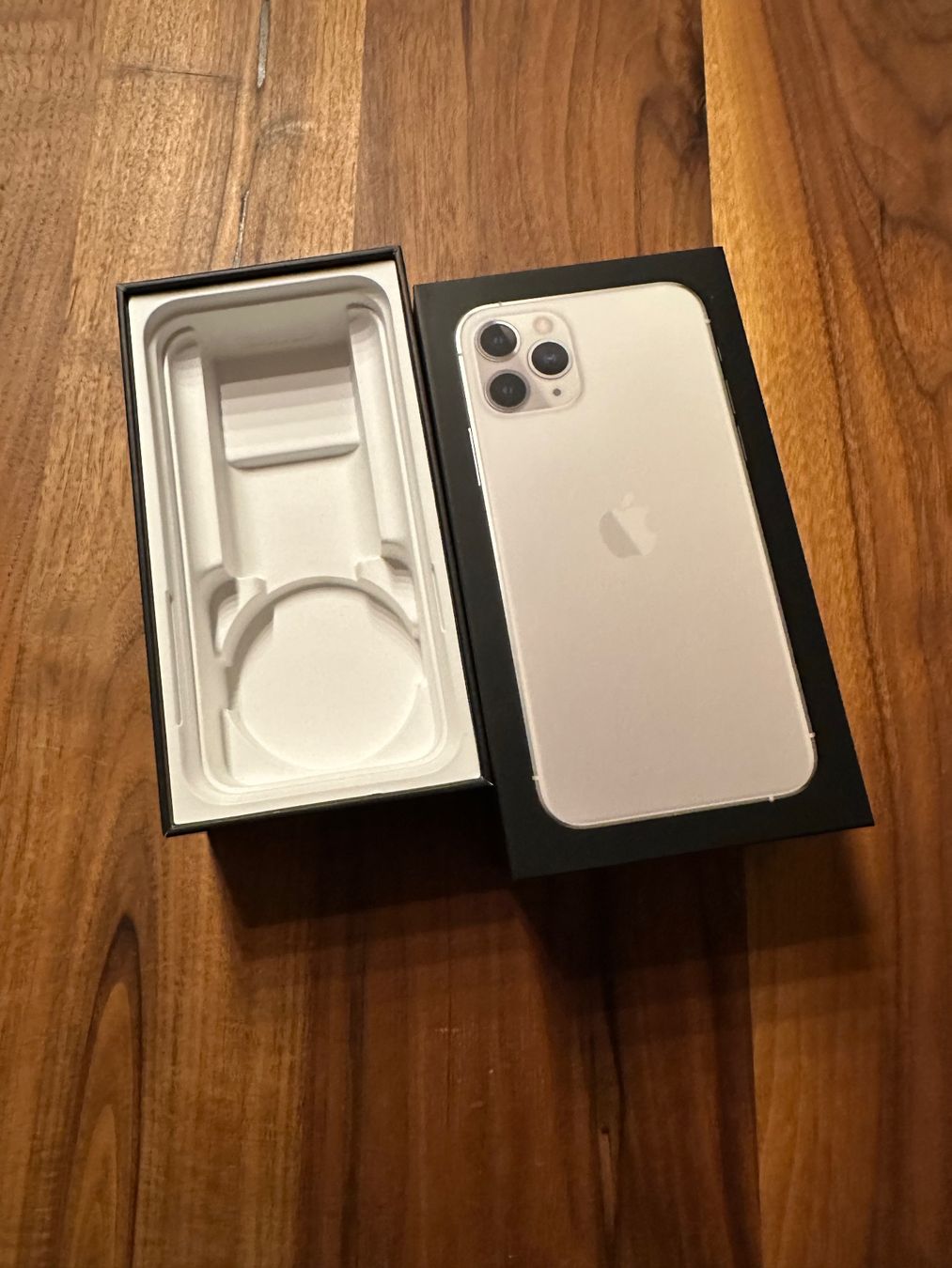 Apple Telefoni cellulari / Smartphones: Iphone 11 Pro verpackung. Kein Handy. Nur Box – Usato da Oberembrach venduto da deftig 3