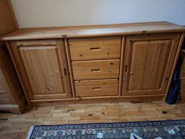 Sideboard aus massivem Kiefernholz mit drei Schubladen