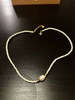 Goldige Halskette mit Perle