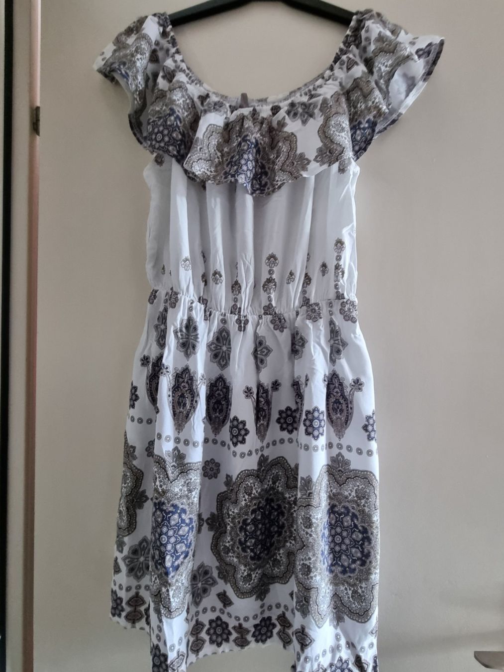 Vestiti: Kleid, Rock mit schönem Muster Gr. M – Nuovo e nell'imballaggio originale da Geroldswil venduto da Agapanthus22