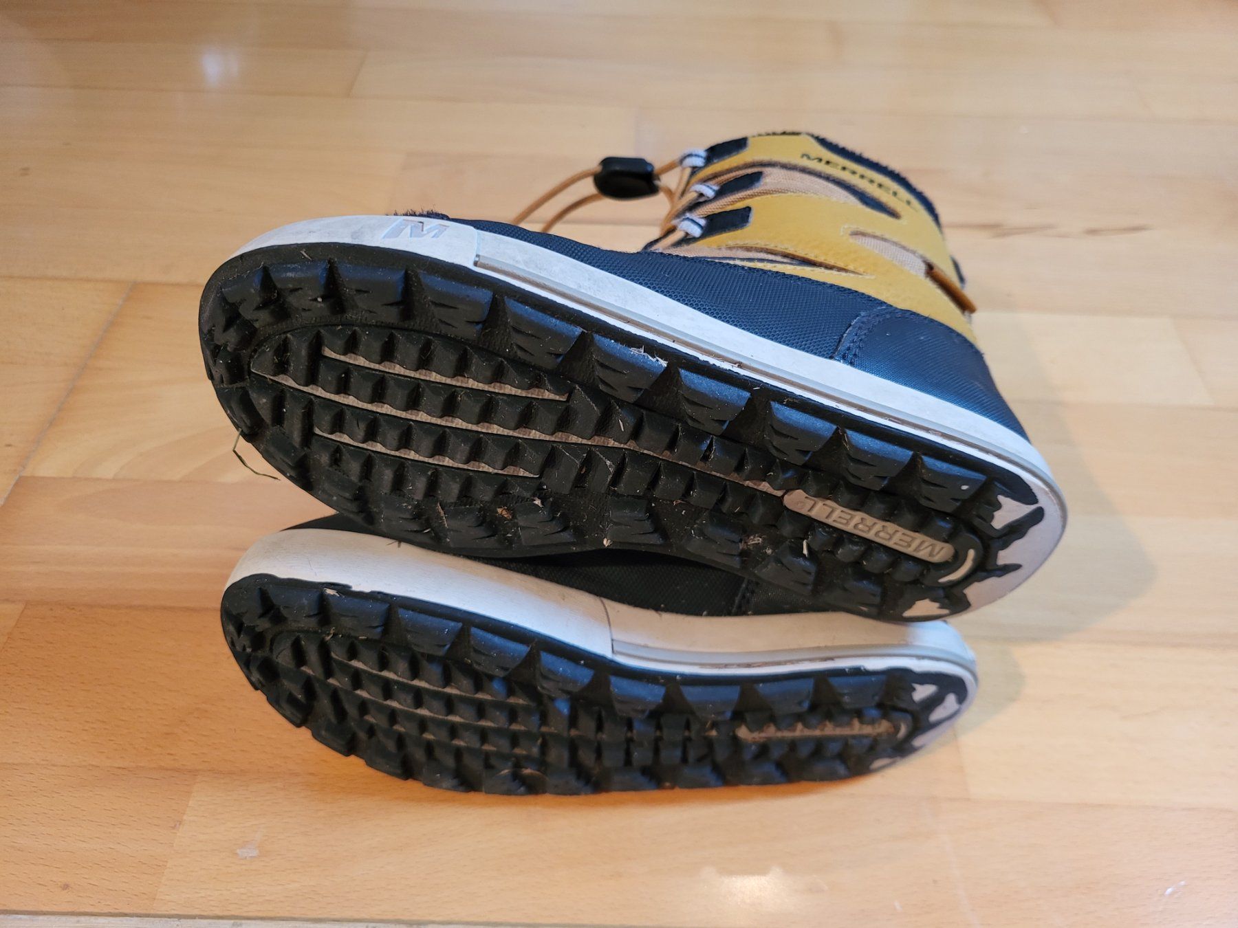Merrell Herrenschuhe: Chaussures de neige/d'hiver taille 31 – Gebraucht aus Gampelen von cli_2thg 1