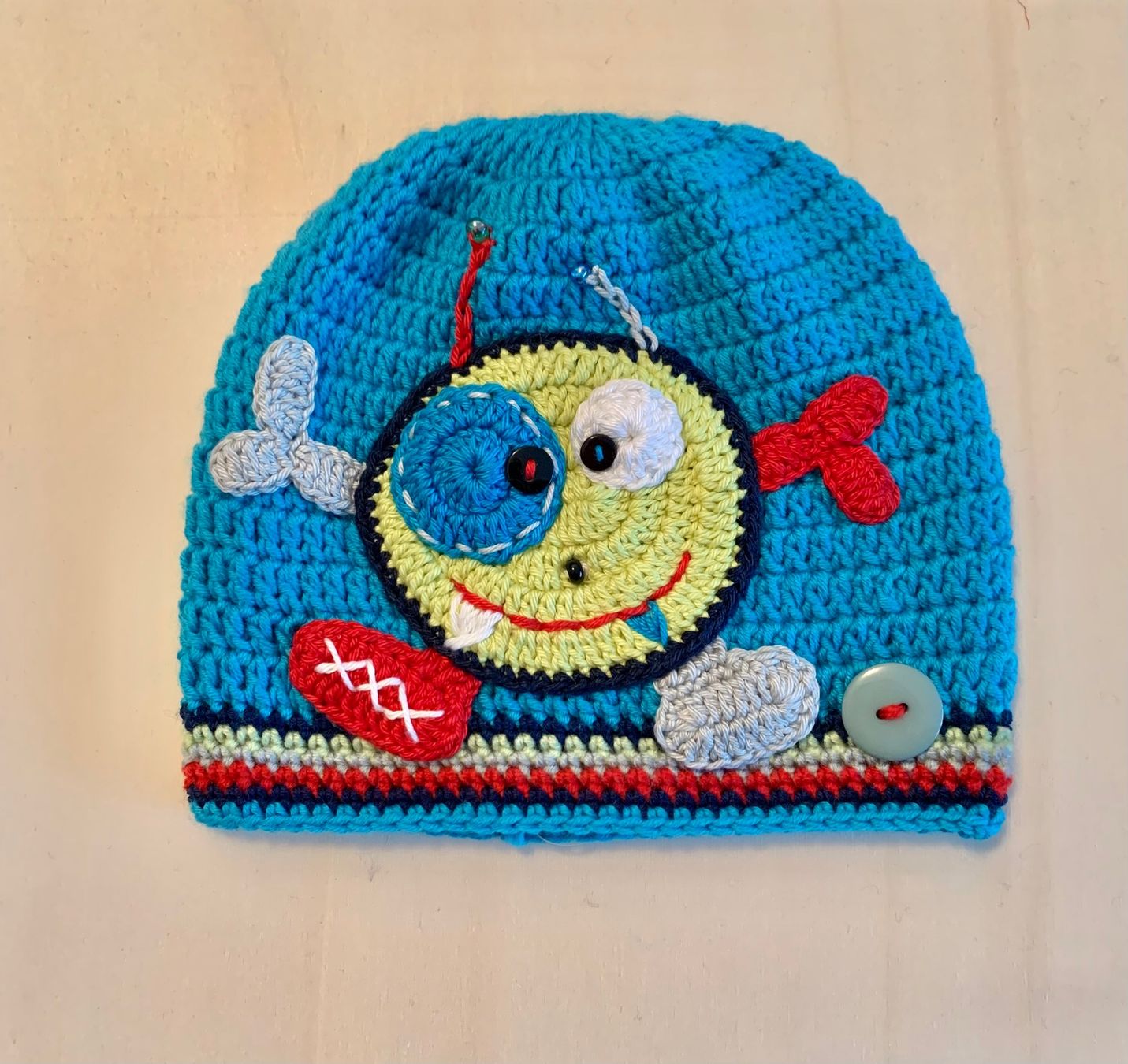 Altro abbigliamento per bambino: Kappe türkis mit Monster, Handarbeit, Einzelstück – Nuovo e nell'imballaggio originale da Emmenbrücke venduto da swissmade-miracles