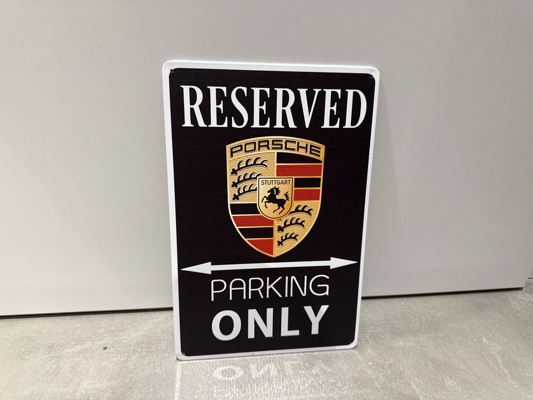 Porsche Insegne: PORSCHE Parking ONLY Schild Blech TOP ANGEBOT % NEU – Nuovo e nell'imballaggio originale da Seon venduto da Aaargauer01 1