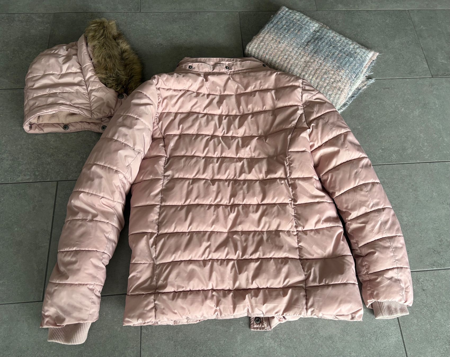 Giacche: Warme, Winter -Steppjacke ,rosa ,Gr.36,mit Schal – Usato da Sarmenstorf venduto da Nathi013 2