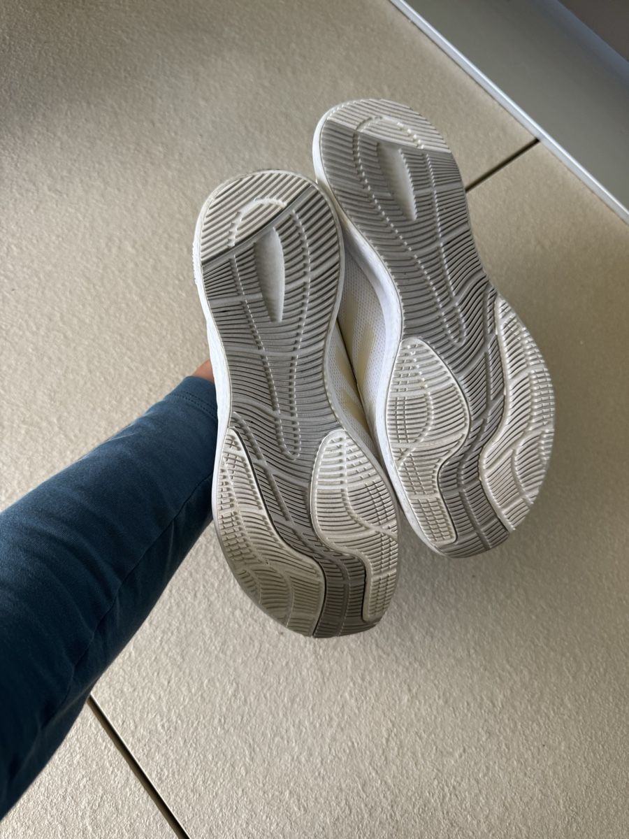 Adidas Scarpe da donna: White Adidas Sneakers - size 38 2/3 – Usato da Cham venduto da lb6_m9yt 7