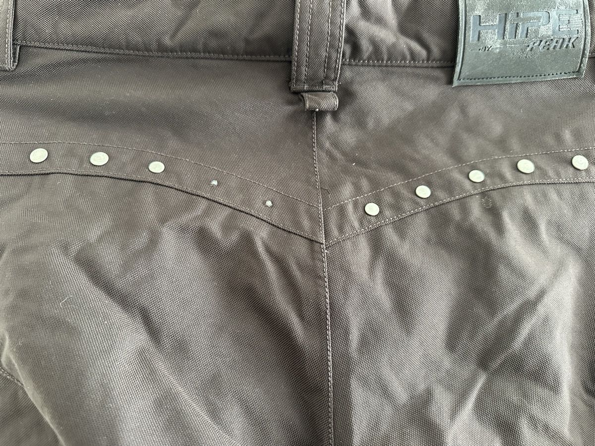 Peak Performance Pantaloni: Peak Performance Skihose Braun mit Nieten – Usato da Speicher venduto da pat_ddn8 7